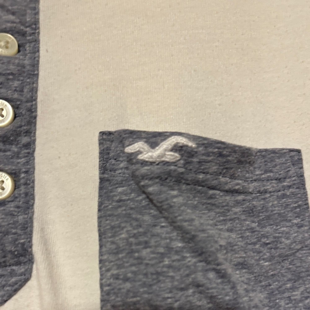 Hollister Men’s Henley Shirt Medium Gray White Long Sleeve Pocket Tee - Picture 3 of 4
